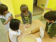 Pečení velikonočních perníčků